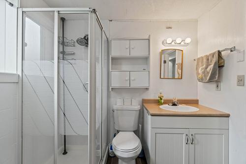 2190 Okanagan Avenue, Salmon Arm, BC - Indoor Photo Showing Bathroom