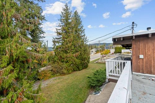 2190 Okanagan Avenue, Salmon Arm, BC - Outdoor