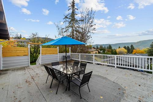 2190 Okanagan Avenue, Salmon Arm, BC - Outdoor