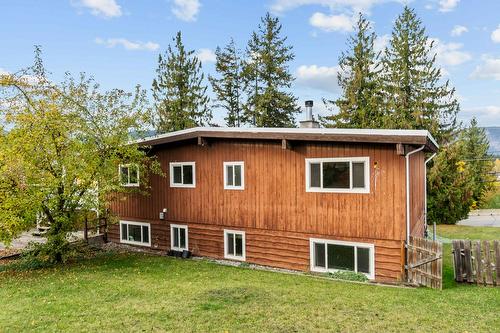 2190 Okanagan Avenue, Salmon Arm, BC - Outdoor