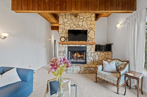 2190 Okanagan Avenue, Salmon Arm, BC - Indoor Photo Showing Living Room With Fireplace