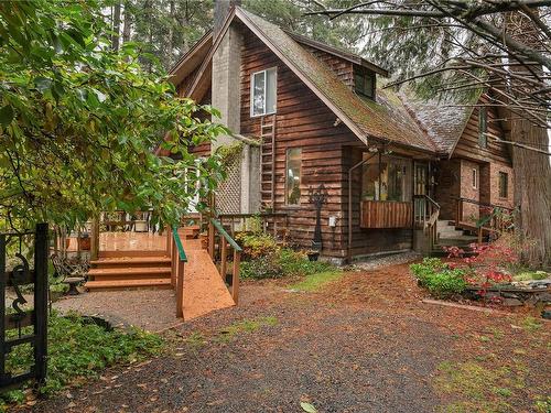 672 Macklin Rd, Quadra Island, BC 