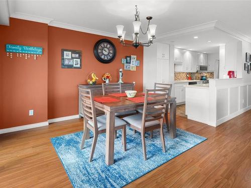 403-2910 Cook St, Victoria, BC - Indoor Photo Showing Dining Room