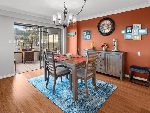 403-2910 Cook St, Victoria, BC - Indoor Photo Showing Dining Room