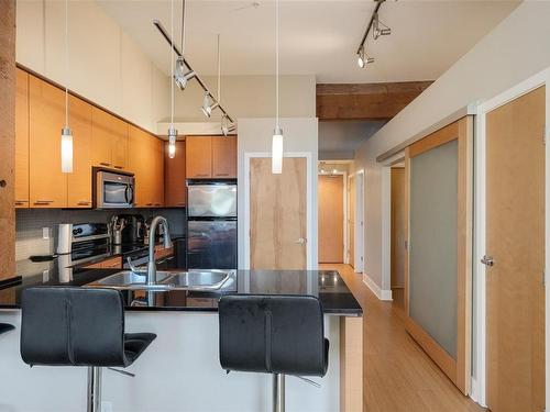 203-610 Johnson St, Victoria, BC - Indoor Photo Showing Kitchen