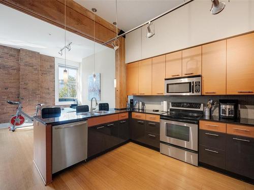 203-610 Johnson St, Victoria, BC - Indoor Photo Showing Kitchen