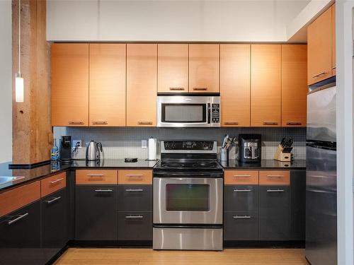 203-610 Johnson St, Victoria, BC - Indoor Photo Showing Kitchen