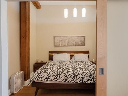 203-610 Johnson St, Victoria, BC - Indoor Photo Showing Bedroom