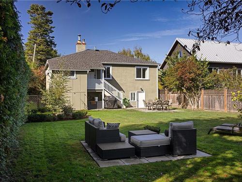 551 Oliver St, Oak Bay, BC 