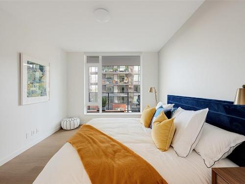 403-369 Tyee Rd, Victoria, BC - Indoor Photo Showing Bedroom