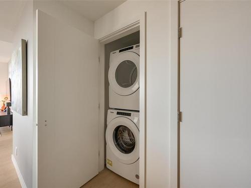 403-369 Tyee Rd, Victoria, BC - Indoor Photo Showing Laundry Room