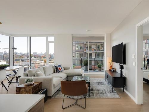 403-369 Tyee Rd, Victoria, BC - Indoor Photo Showing Living Room