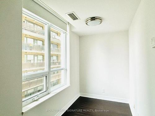 311-212 Eglinton Ave E, Toronto, ON - Indoor Photo Showing Other Room