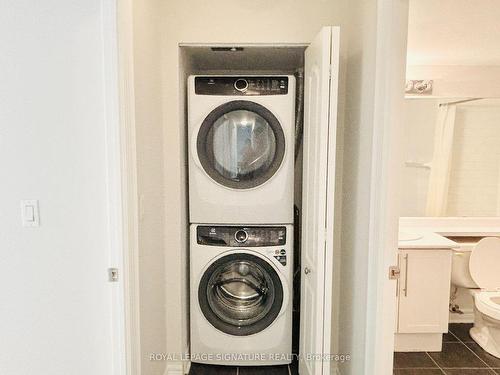 311-212 Eglinton Ave E, Toronto, ON - Indoor Photo Showing Laundry Room