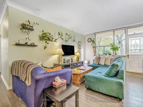 104-70 Old Sheppard Ave, Toronto, ON - Indoor Photo Showing Living Room