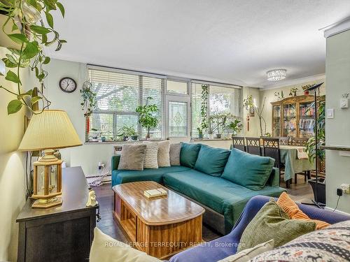 104-70 Old Sheppard Ave, Toronto, ON - Indoor Photo Showing Living Room