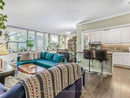 104-70 Old Sheppard Ave, Toronto, ON - Indoor Photo Showing Living Room