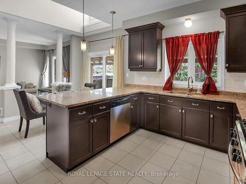 4896 Allan Crt, Lincoln, ON - Indoor Photo Showing Kitchen