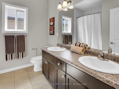 4896 Allan Crt, Lincoln, ON - Indoor Photo Showing Bathroom