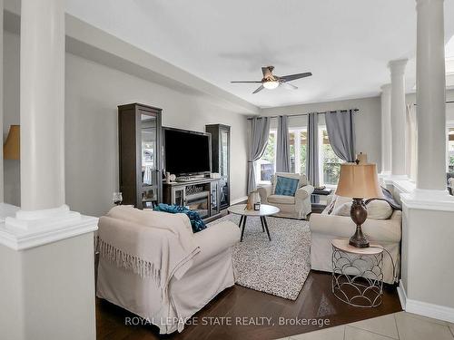 4896 Allan Crt, Lincoln, ON - Indoor Photo Showing Living Room