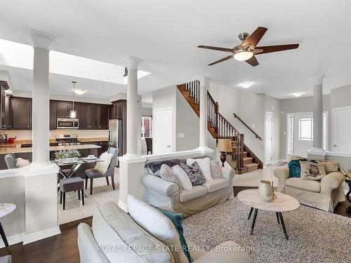 4896 Allan Crt, Lincoln, ON - Indoor Photo Showing Living Room