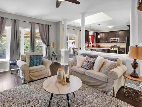 4896 Allan Crt, Lincoln, ON - Indoor Photo Showing Living Room