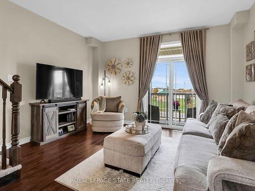 24-8 Hemlock Way, Grimsby, ON - Indoor Photo Showing Living Room