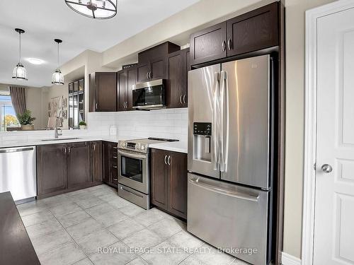 24-8 Hemlock Way, Grimsby, ON - Indoor Photo Showing Kitchen With Upgraded Kitchen