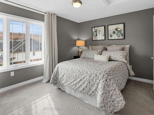 24-8 Hemlock Way, Grimsby, ON - Indoor Photo Showing Bedroom