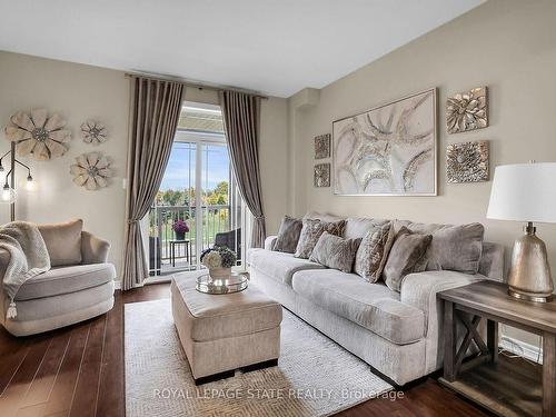 24-8 Hemlock Way, Grimsby, ON - Indoor Photo Showing Living Room