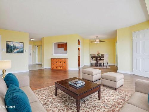 511-7 Gale Cres, St. Catharines, ON - Indoor Photo Showing Living Room