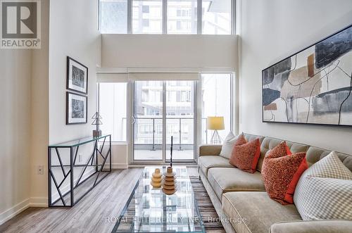 520 - 77 Shuter Street, Toronto, ON - Indoor Photo Showing Living Room