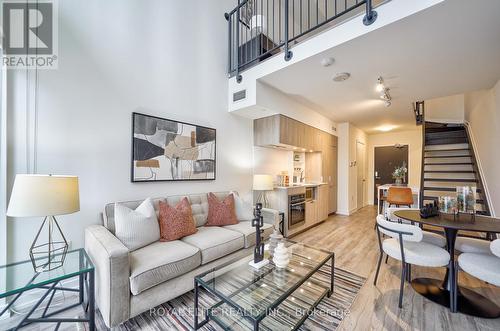 520 - 77 Shuter Street, Toronto, ON - Indoor Photo Showing Living Room