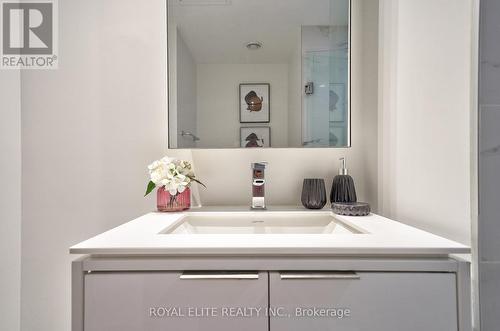 520 - 77 Shuter Street, Toronto, ON - Indoor Photo Showing Bathroom