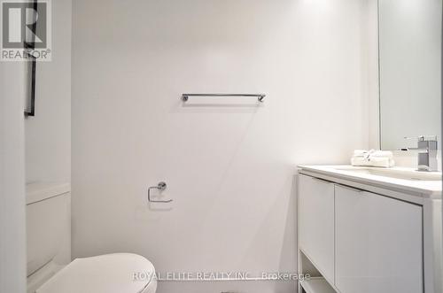 520 - 77 Shuter Street, Toronto, ON - Indoor Photo Showing Bathroom