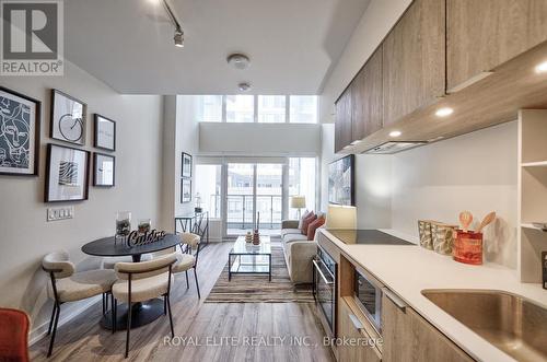 520 - 77 Shuter Street, Toronto, ON - Indoor Photo Showing Kitchen