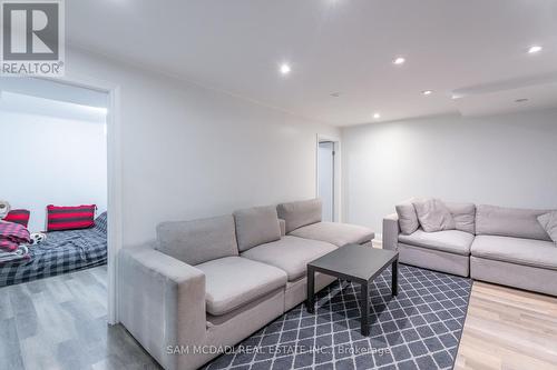 4484 Jenkins Crescent, Mississauga, ON - Indoor Photo Showing Living Room