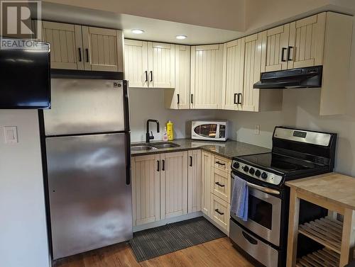 5485 Lac Le Jeune Road Unit# 22, Kamloops, BC - Indoor Photo Showing Kitchen With Double Sink