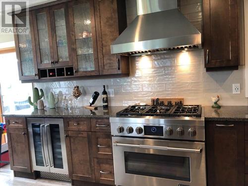 725 Yates Road, Kamloops, BC - Indoor Photo Showing Kitchen With Upgraded Kitchen