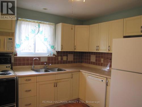 40 Hildenboro Square, Toronto, ON - Indoor Photo Showing Kitchen With Double Sink