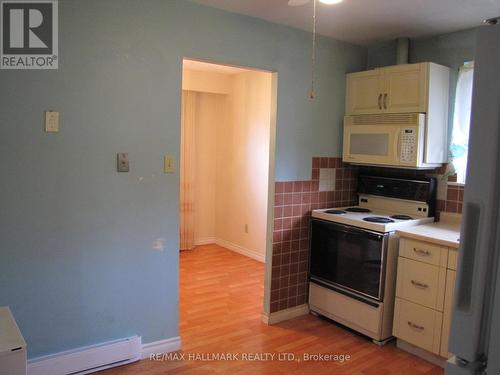 40 Hildenboro Square, Toronto, ON - Indoor Photo Showing Kitchen