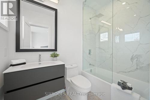 35 Emerald Crescent, Toronto, ON - Indoor Photo Showing Bathroom