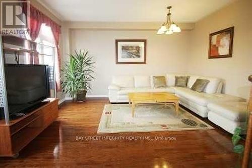 239 - 7035 Rexwood Road, Mississauga, ON - Indoor Photo Showing Living Room