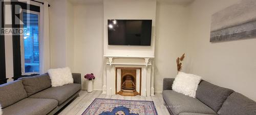 75 Montrose Avenue, Toronto, ON - Indoor Photo Showing Living Room