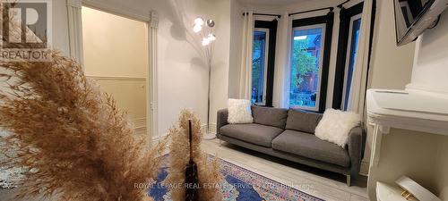 75 Montrose Avenue, Toronto, ON - Indoor Photo Showing Other Room