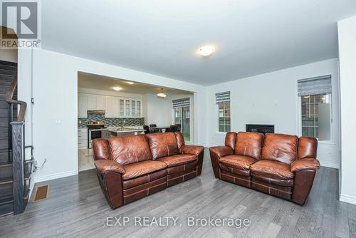 2 Keppel Circle, Brampton, ON - Indoor Photo Showing Living Room