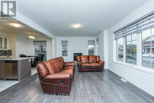 2 Keppel Circle, Brampton, ON - Indoor Photo Showing Living Room