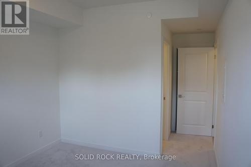 1 - 4035 Hickory Drive, Mississauga, ON - Indoor Photo Showing Other Room