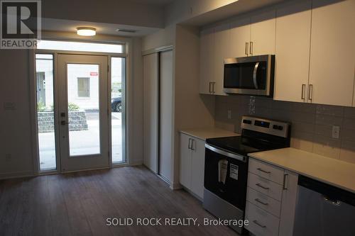 1 - 4035 Hickory Drive, Mississauga, ON - Indoor Photo Showing Kitchen