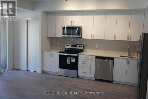 1 - 4035 Hickory Drive, Mississauga, ON - Indoor Photo Showing Kitchen